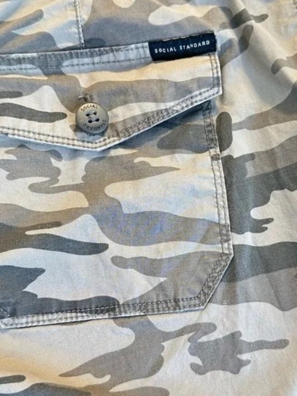 Social Standard Women's Camouflage Chino Shorts Cuff Gray Size L Relaxed - Picture 11 of 15